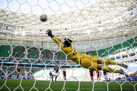 也为他提供 也为他提供